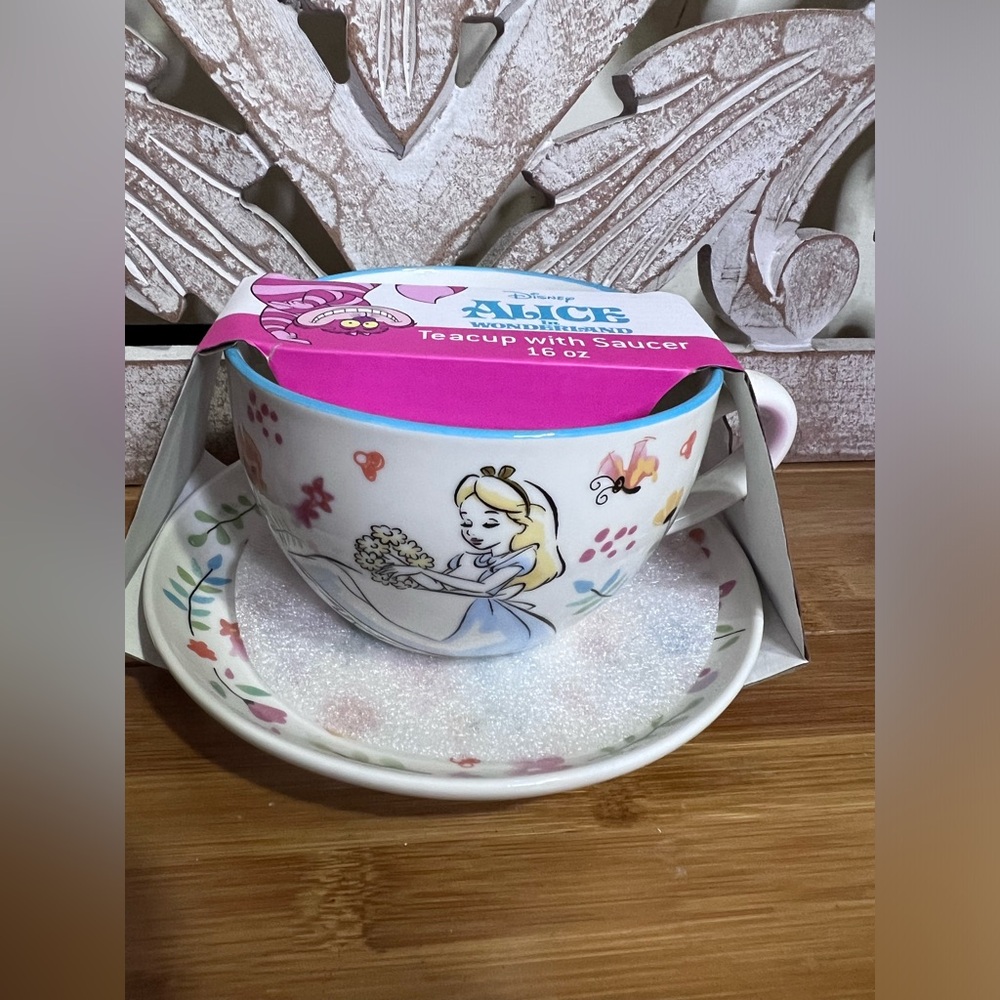 NWT Disney Alice in Wonderland Teacup with Saucer 16oz